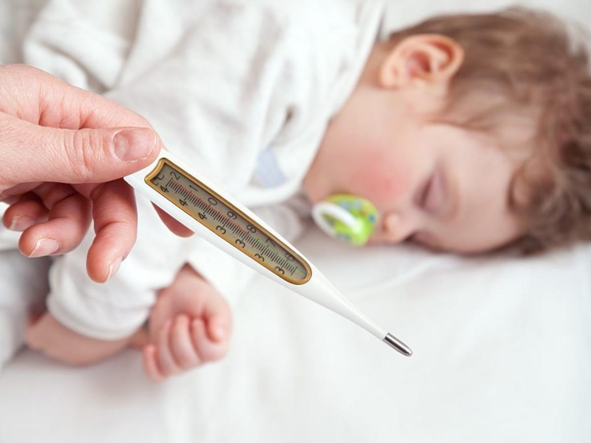 Dziecko z gorączką nie musi dostawać od razu leków