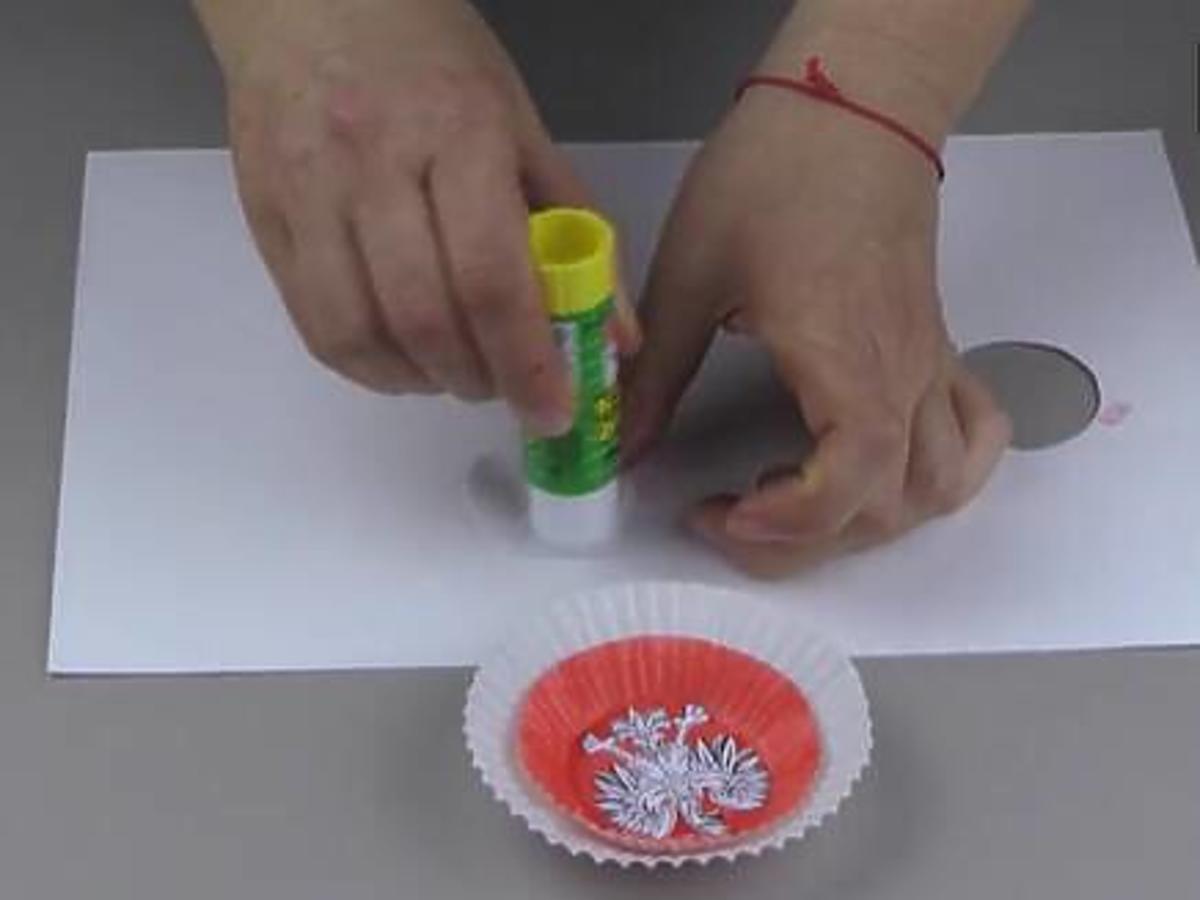 jak zrobić kotylion z papieru