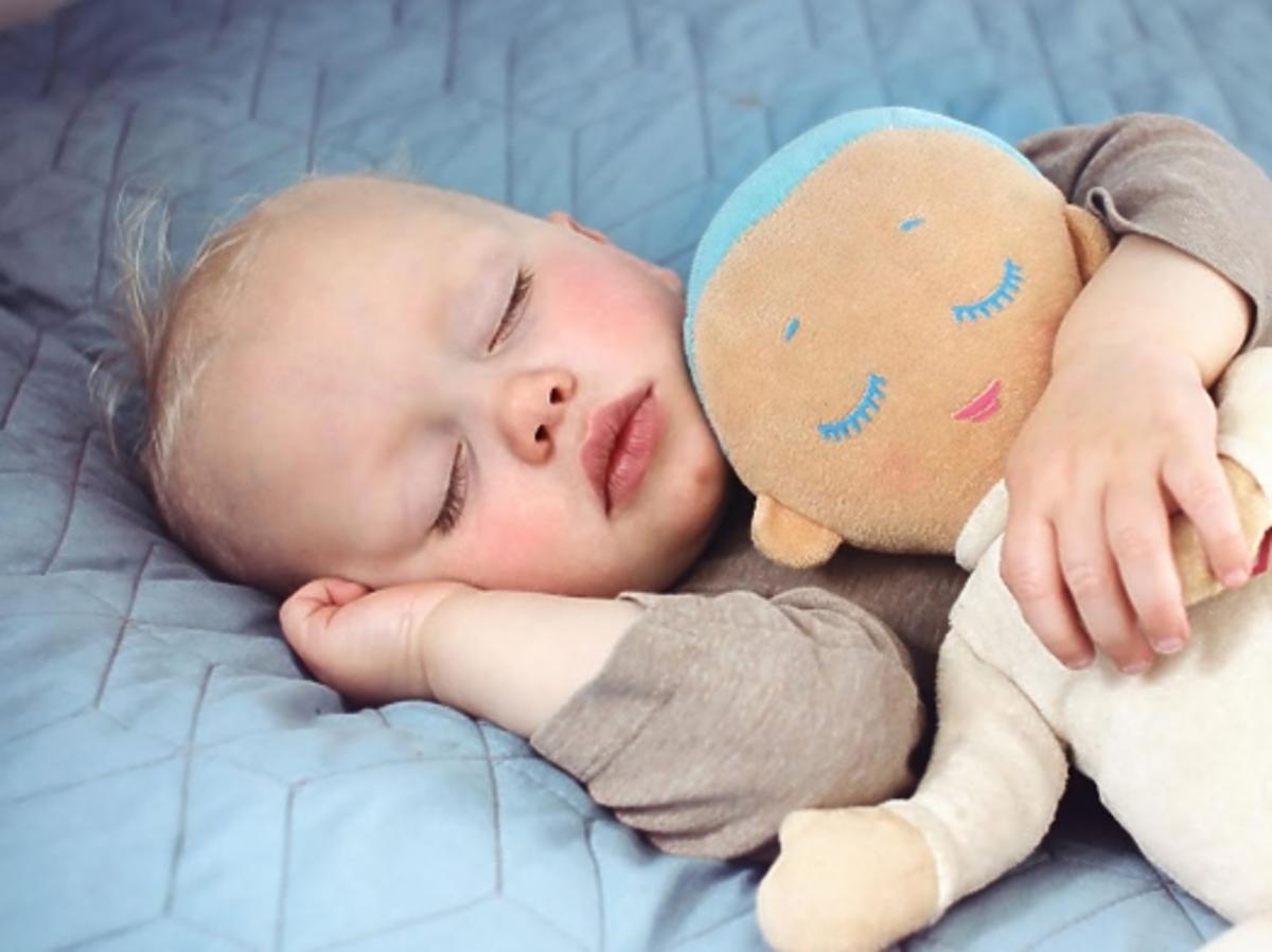 Laleczka Lulla imituje bicie serca mamy i pomaga dzieciom zasnąć