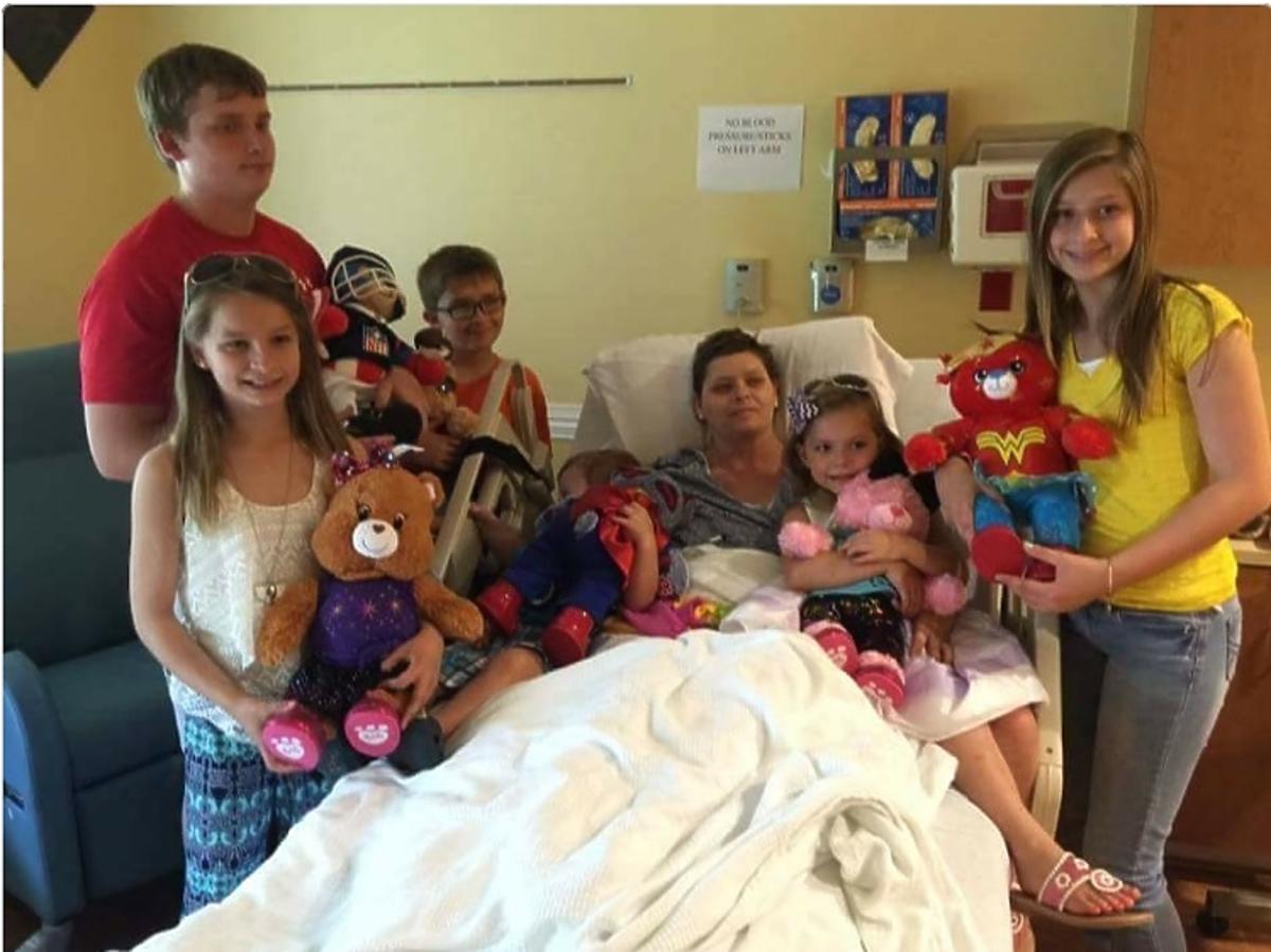 mama chora na raka zostawia 6. dzieci przyjaciółce