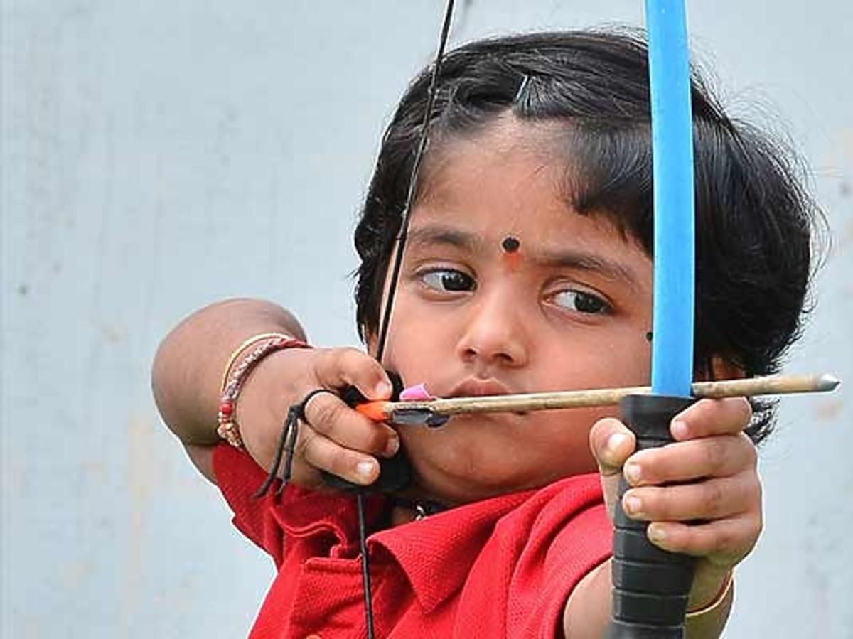 3-letnia łuczniczka Shivani  Dolly Cherukuri