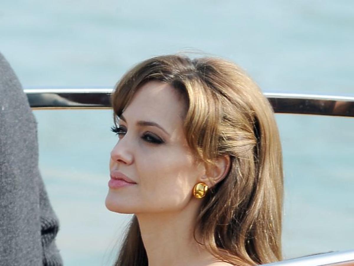 ALLONS_841653_Angelina Jolie (5).jpg