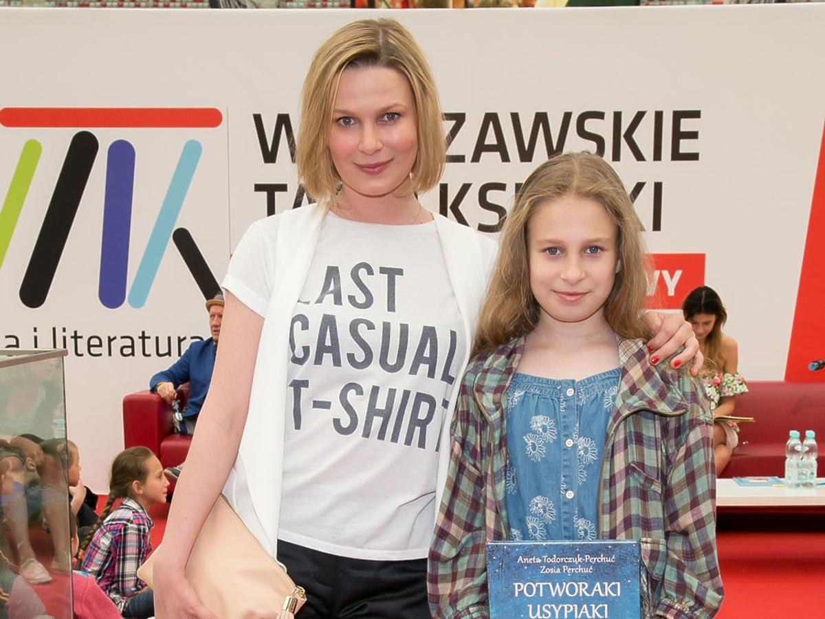 Aneta Todorczuk-Perchuć z córką, Warszawskie Targi Książki