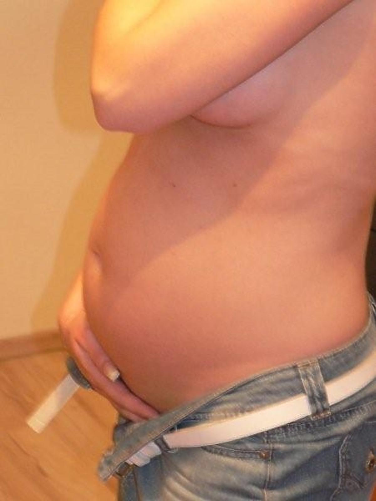 brzuch w ciąży, brzuch w 25 tygodniu ciąży