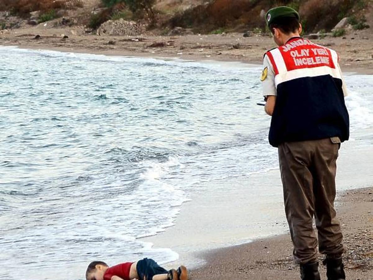 ciało syryjskiego dziecka znalezione na plaży