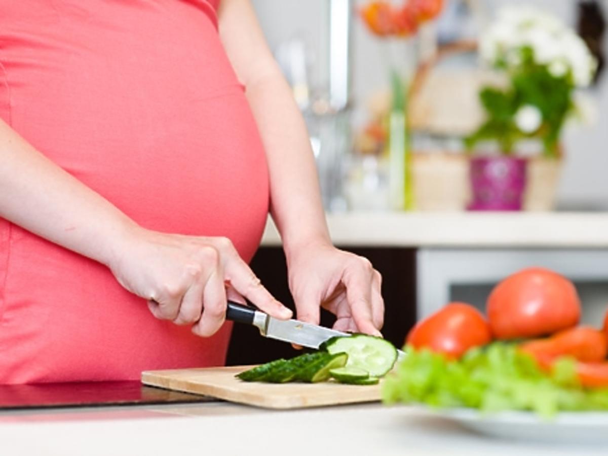 ciąża, dieta w ciąży, kobieta, brzuch w ciąży, warzywa, odżywianie w ciąży