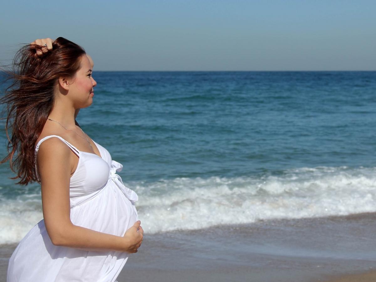 ciąża, podróże w ciązy, wyjazdy w ciąży, wakacje w ciąży, morze, lato w ciąży, opalanie w ciąży