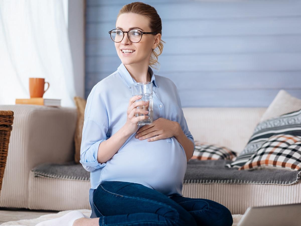 co pić w ciąży - woda w diecie ciężarnej