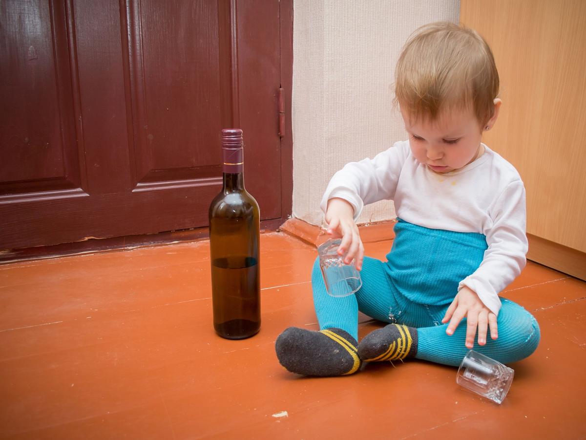 Czy można pić alkohol przy dziecku?