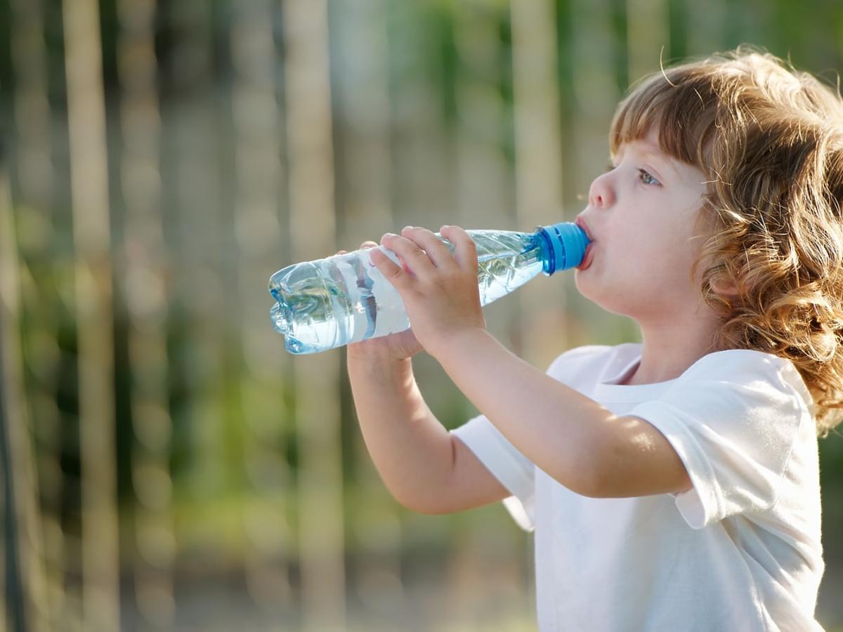 Czy plastikowe butelki są bezpieczne dla dzieci