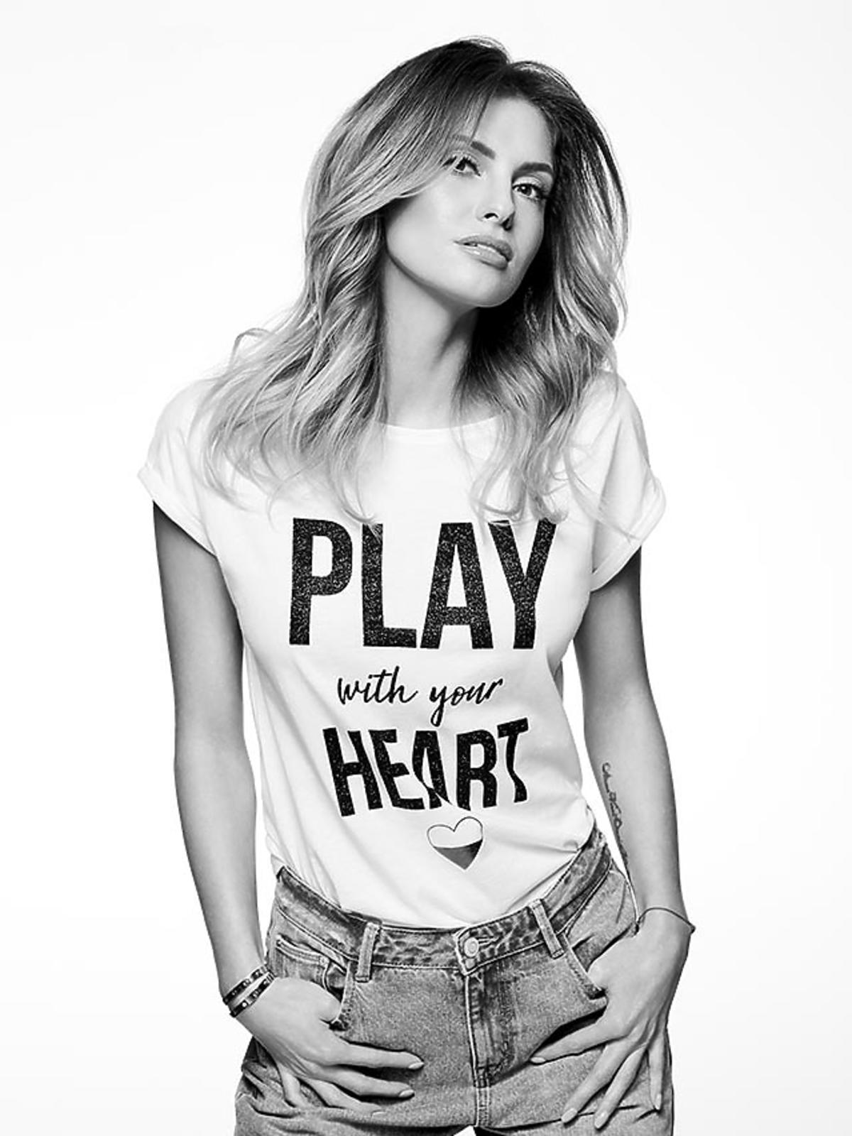 Dominika Grosicka w koszulce z napisem Play with your Heart Mohito