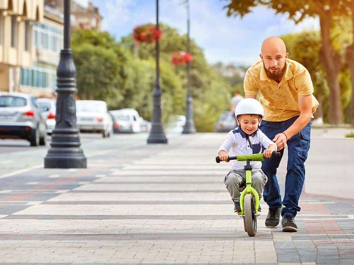 dzieci do 10 lat mogą jeździć na rowerach tylko po chodnikach