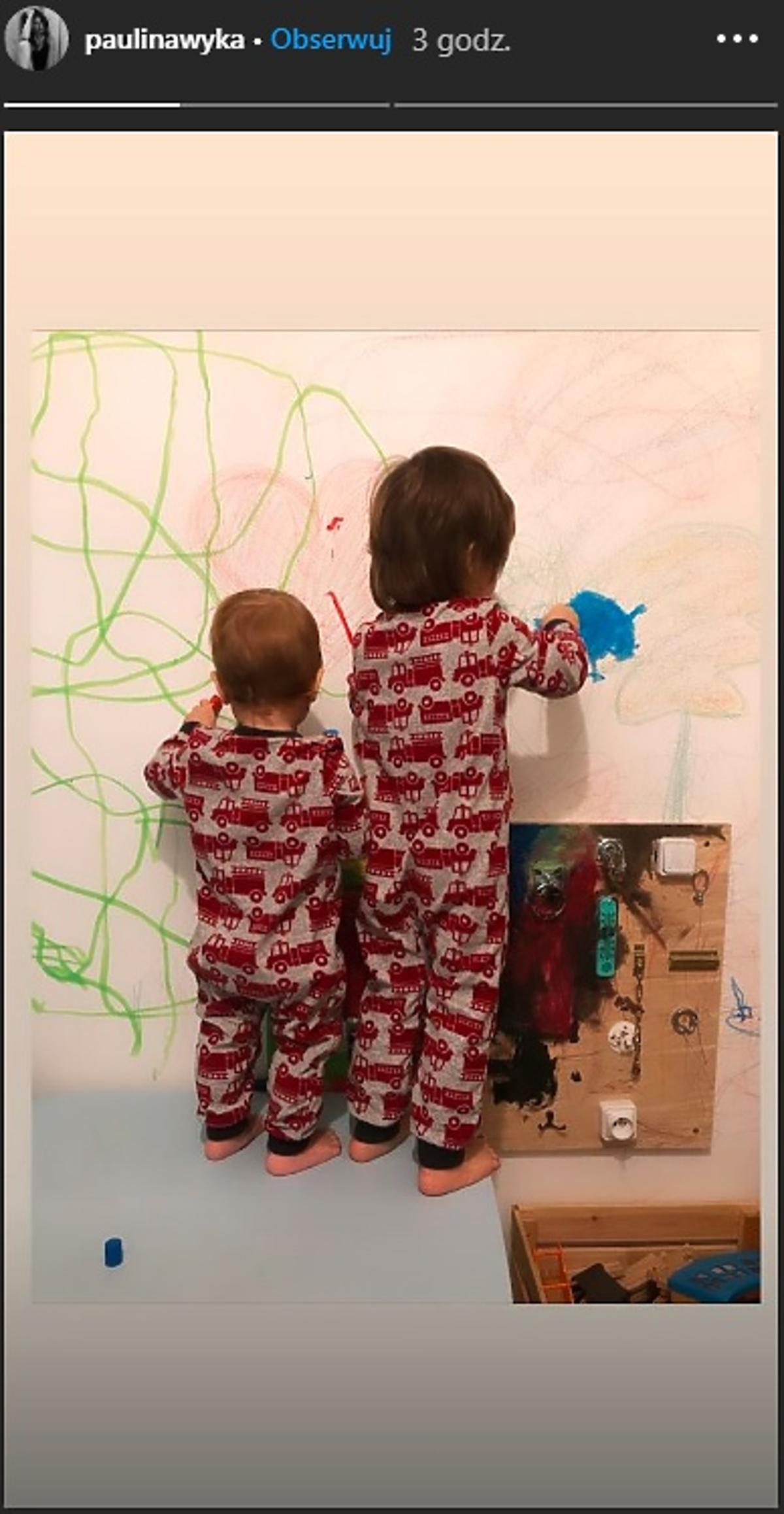 Dzieci Macieja Zakościelnego malują po ścianach