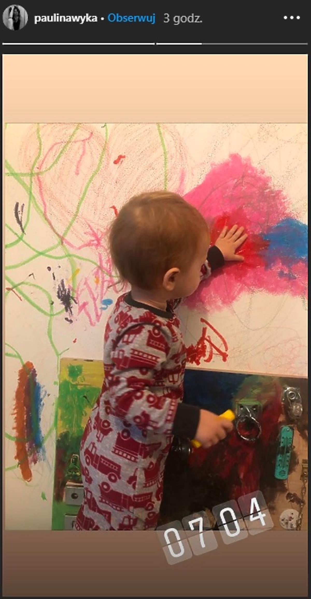 Dzieci Macieja Zakościelnego malują po ścianach
