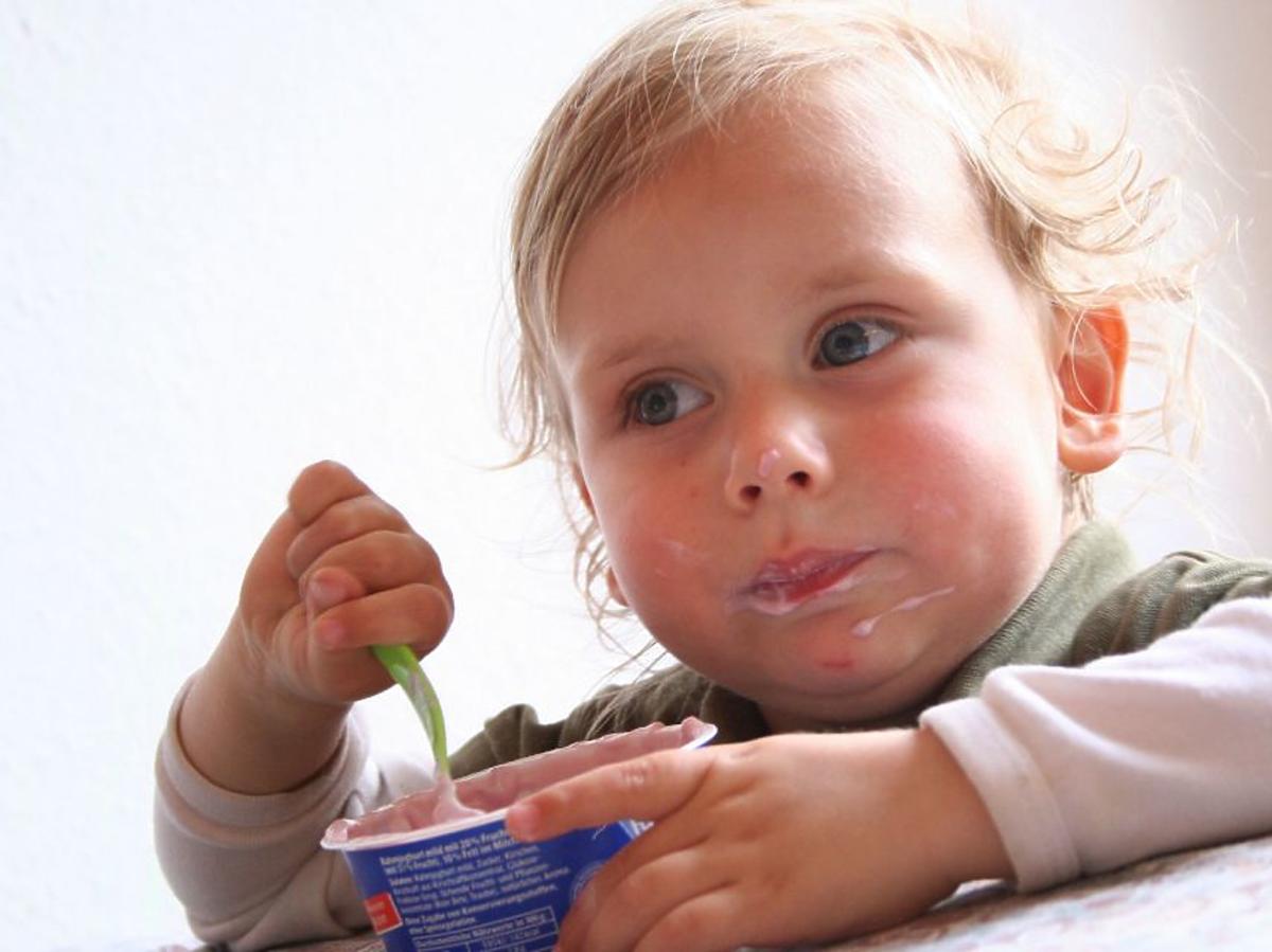 dziecko, deser, jogurt, kuchnia