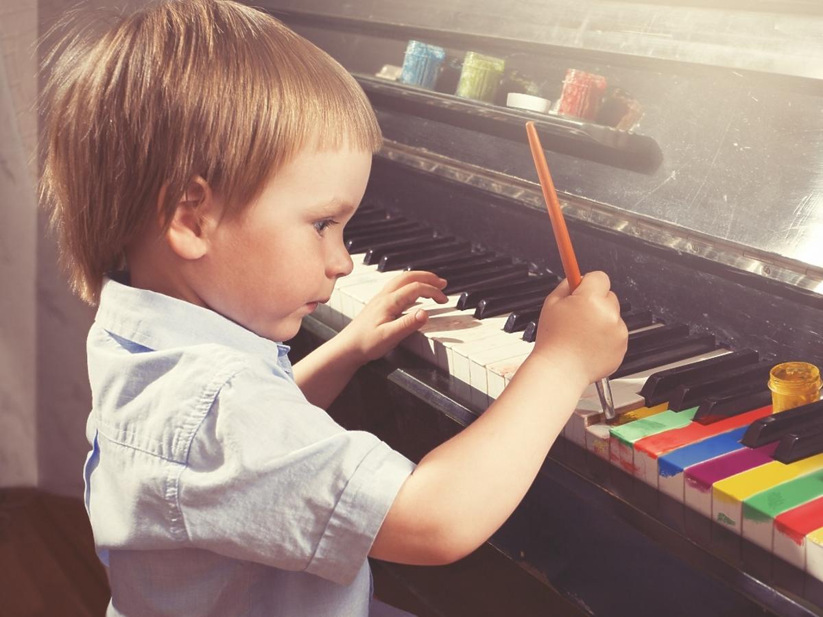 dziecko, farby, malowanie, pianino