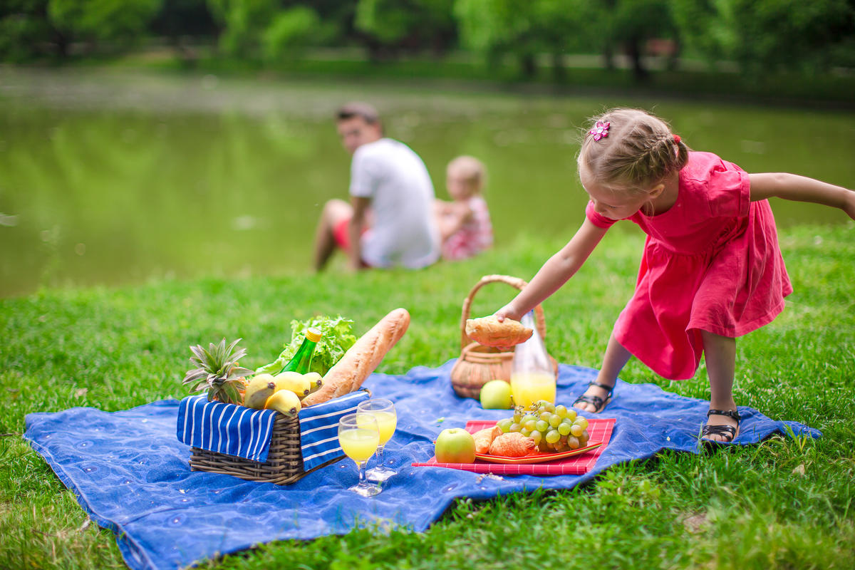 Dziecko na pikniku