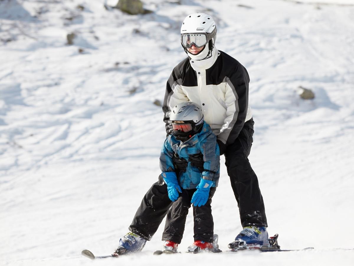 Instruktor narciarski dla dziecka