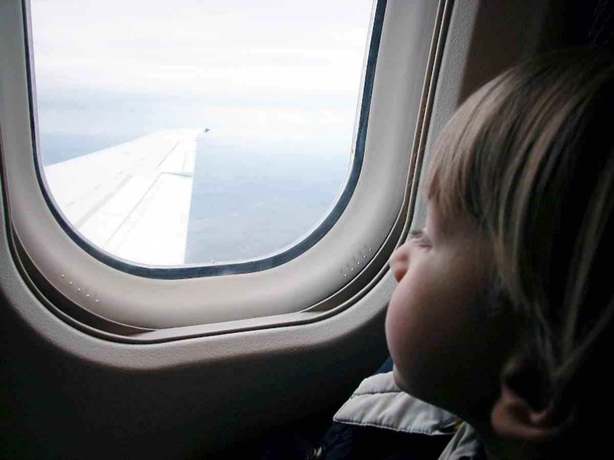 dziecko, podróż, wakacje, samolot