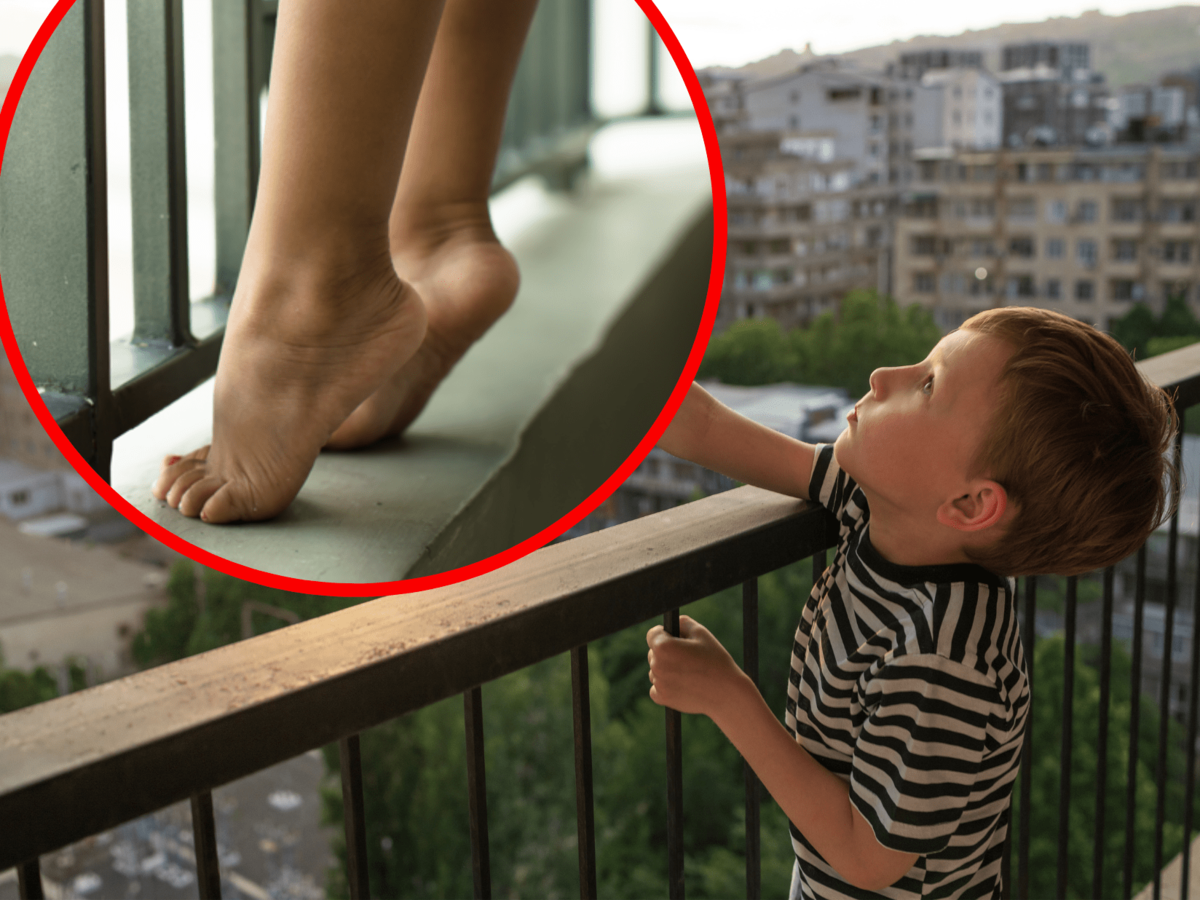 dziecko stało na balkonie i wołało mamę