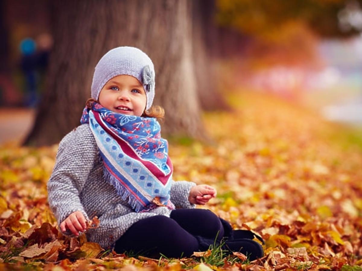 Dziecko w jesiennym parku