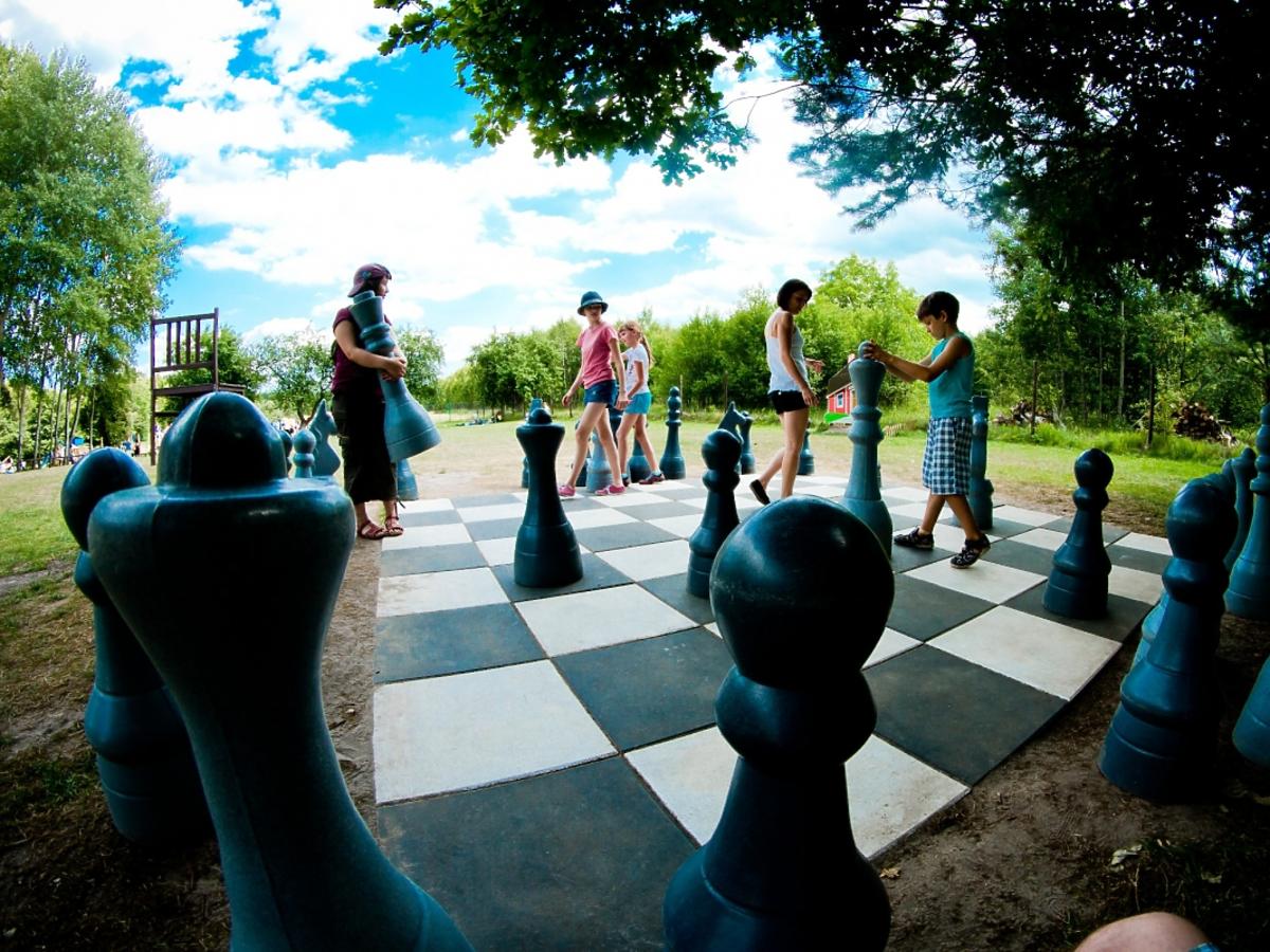 Farma Iluzji - Giantyczne szachy