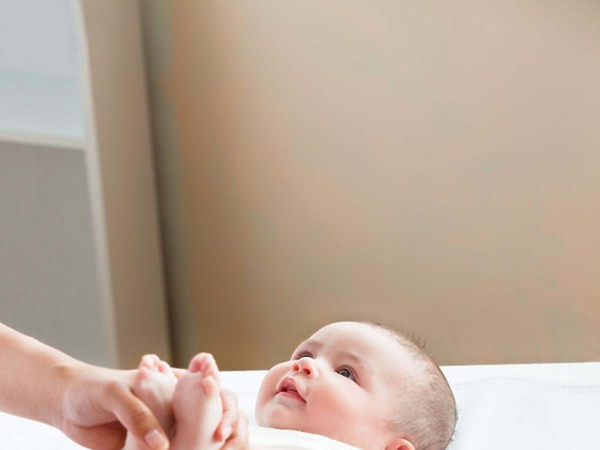 higiena prącia niemowlaka, przewijanie niemowlaka