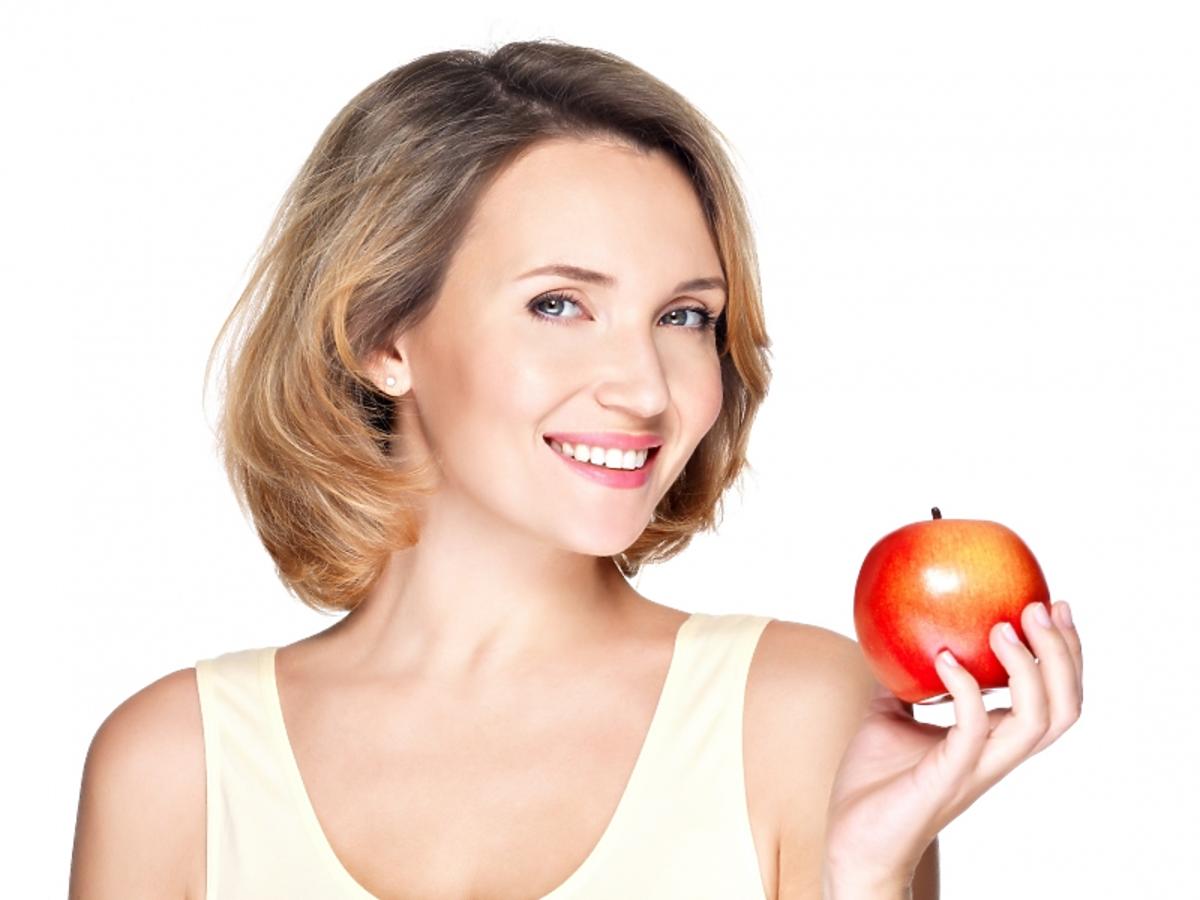 jabłko, kobieta, dieta, zdrowa dieta, dieta odkwaszająca, owoce