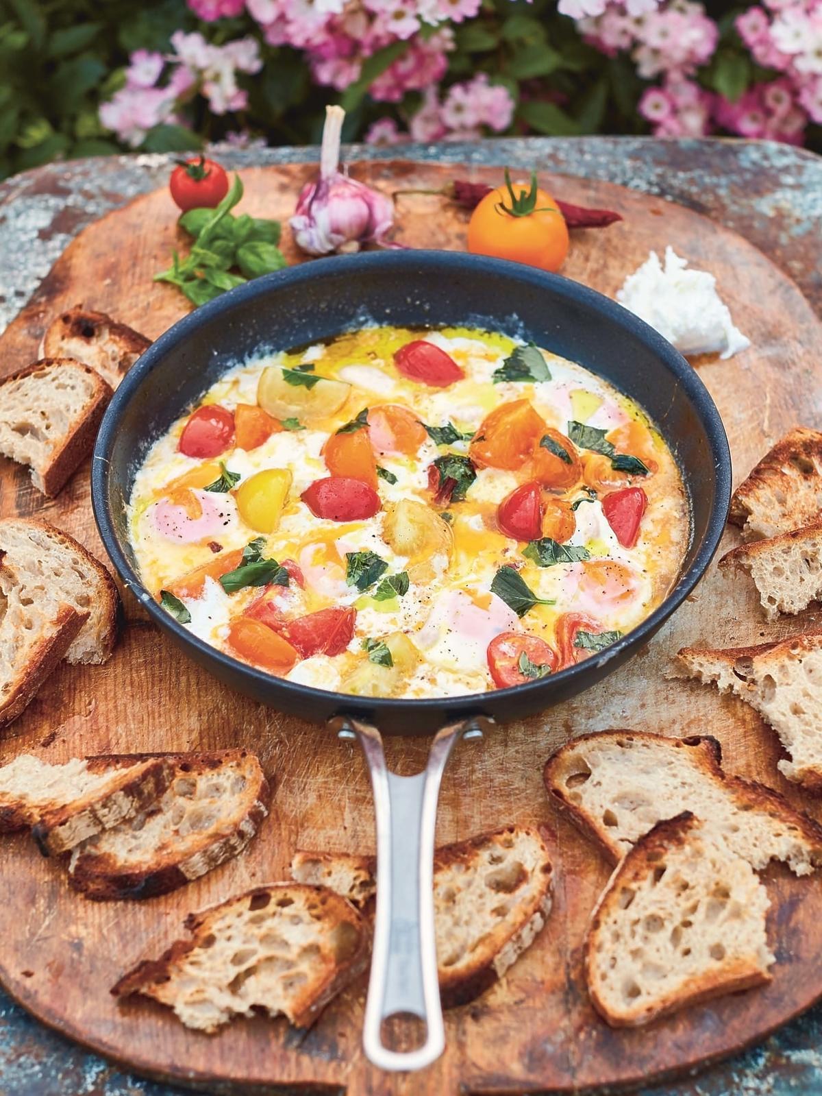 jajko sadzone z mozarellą Jamie Oliver „Jamie gotuje po włosku”