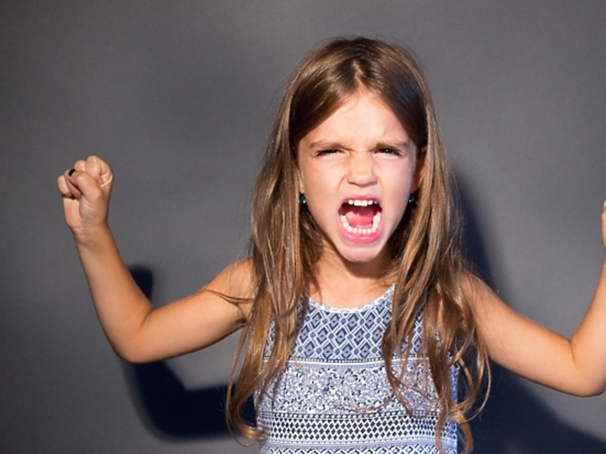 jak sobie radzić z napadami złości u dziecka