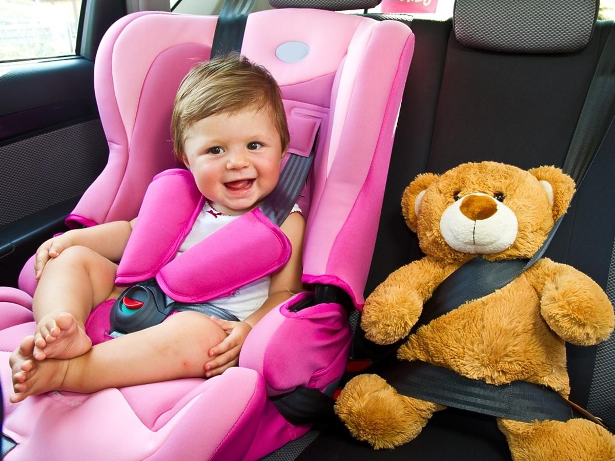 Jak zabezpieczyć dziecko w samochodzie?
