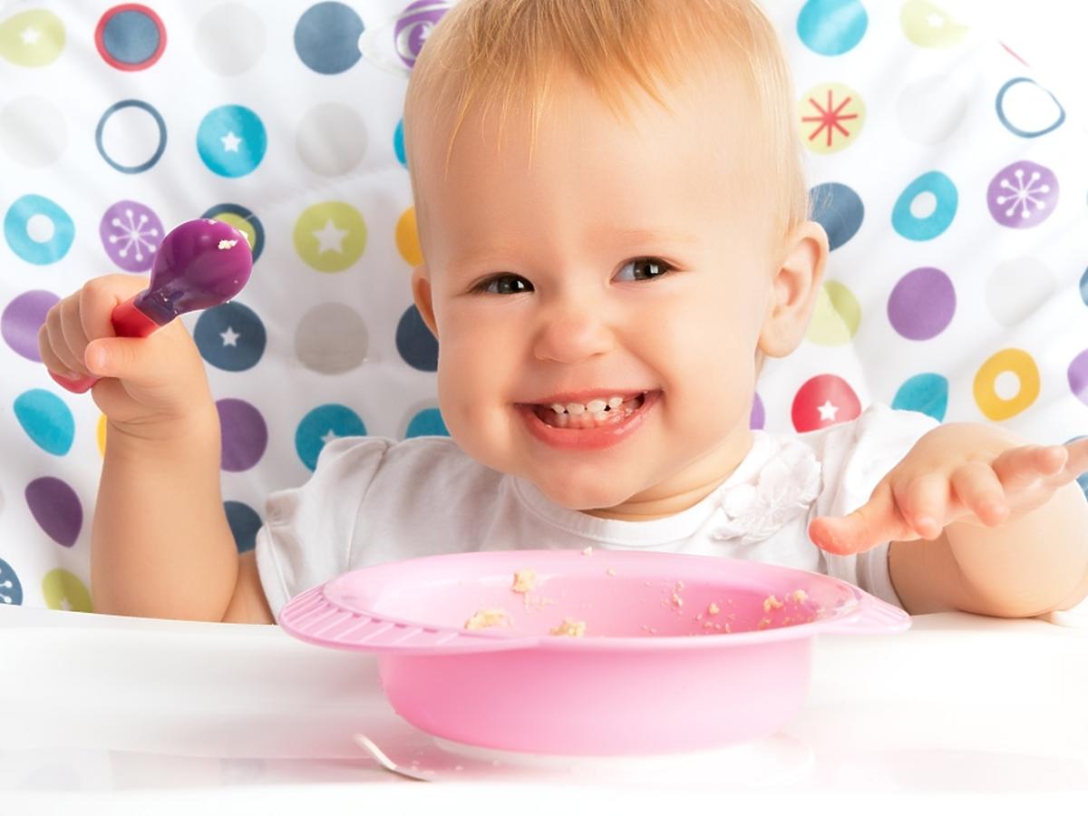 jedzące dziecko, pierwsze dania, rozszerzanie diety
