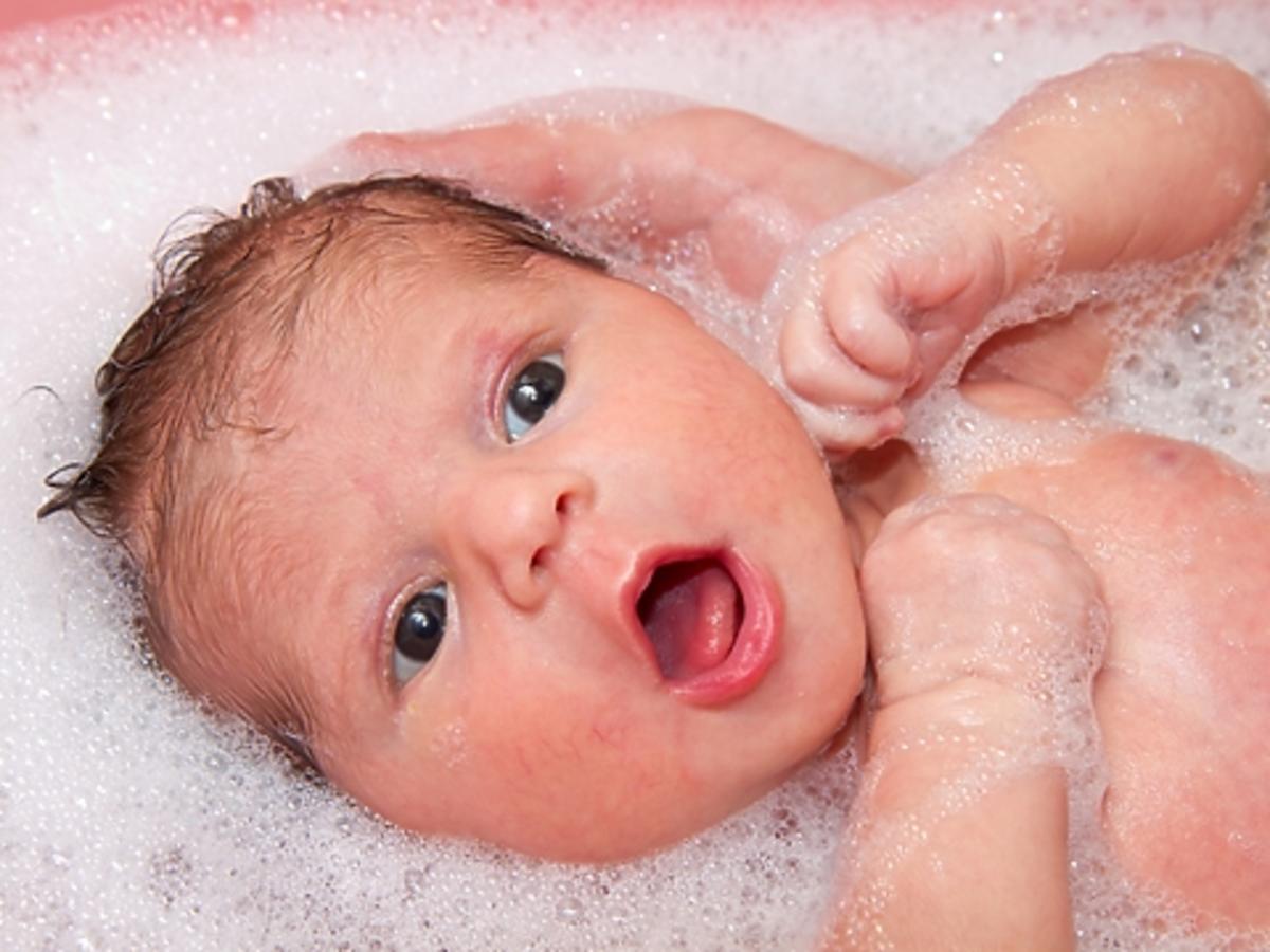 kąpiel noworodka, pielęgnacja noworodka