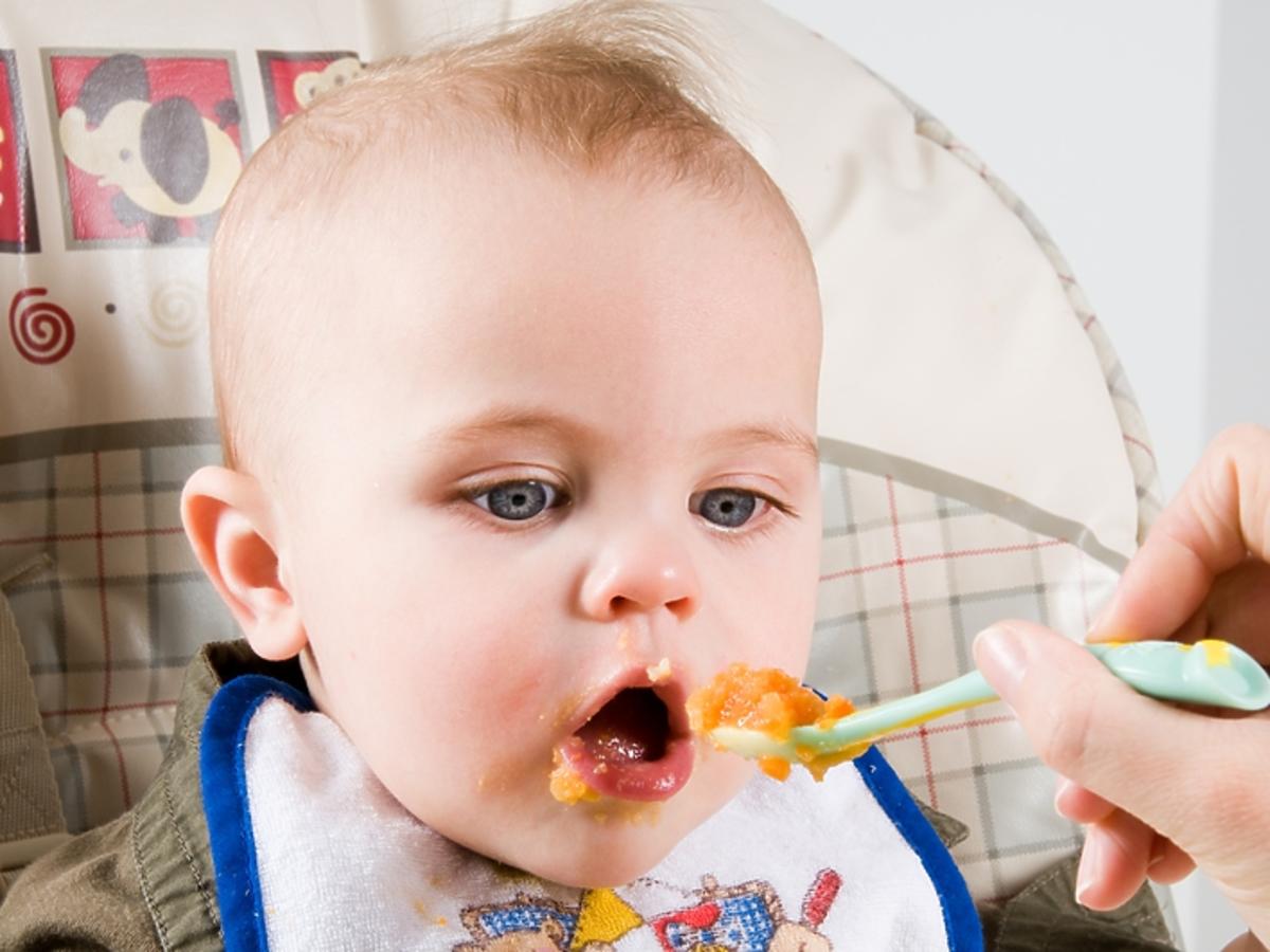 karmienie niemowlaka, dieta dziecka, rozszerzanie diety niemowlaka