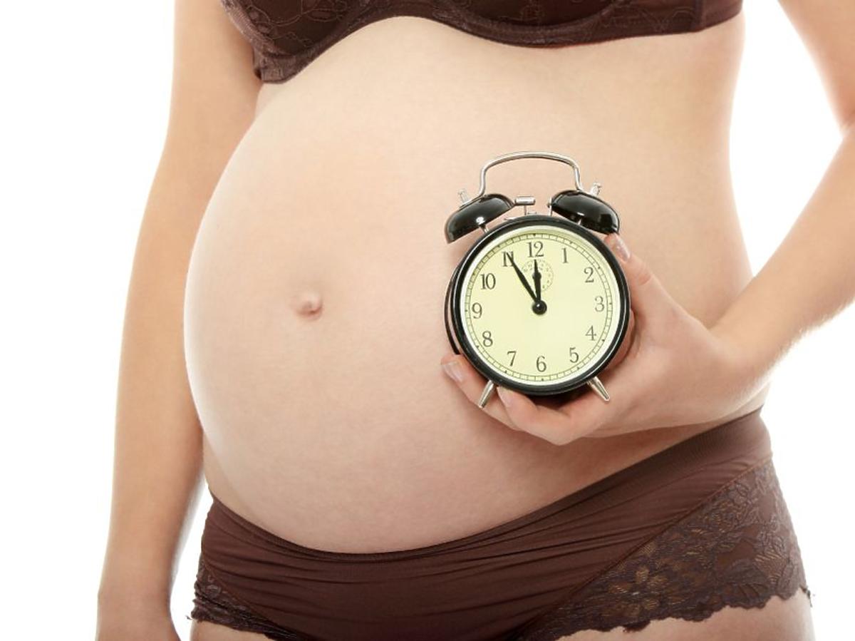 kobieta, ciąża, brzuszek, zegarek, poród