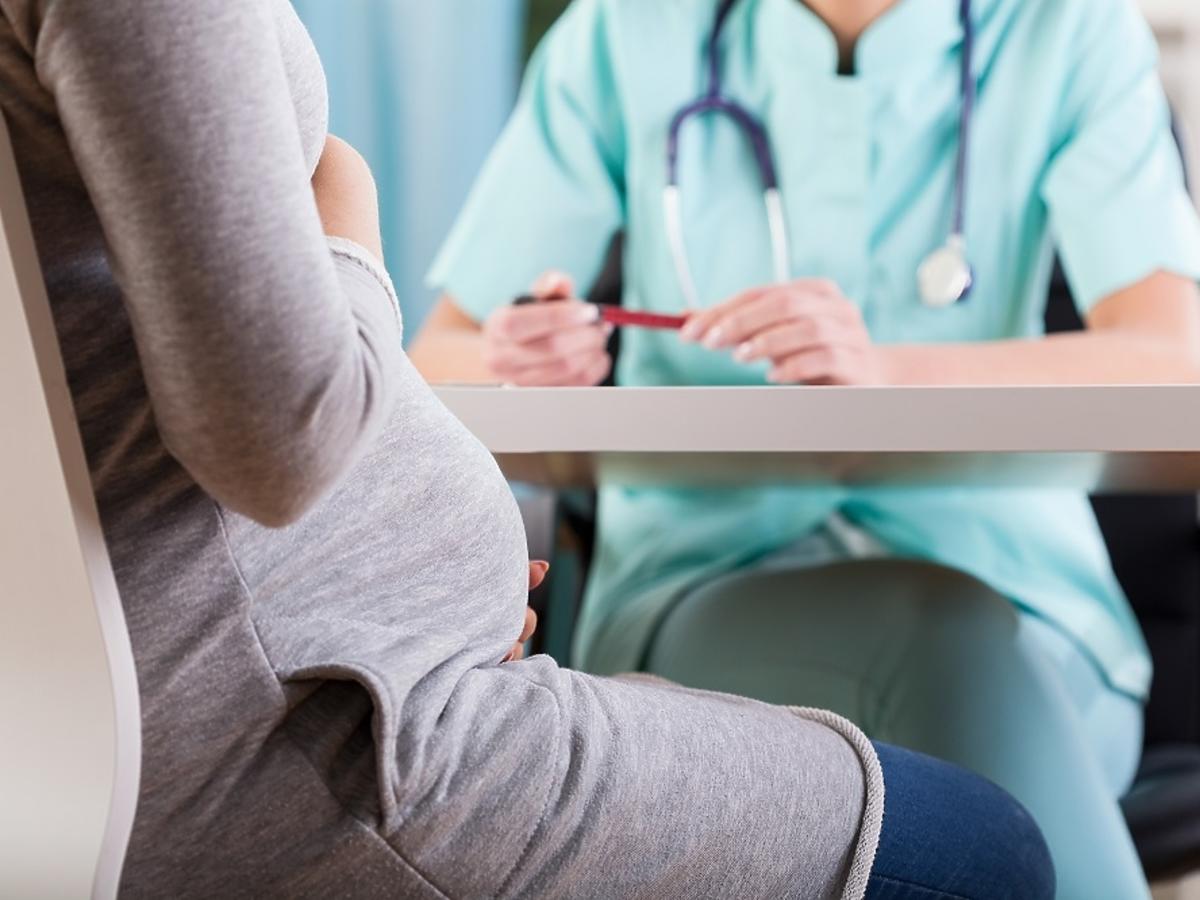 kobieta w ciąży, ciężarna, wizyta u lekarza, lekarz, badanie, ciąża