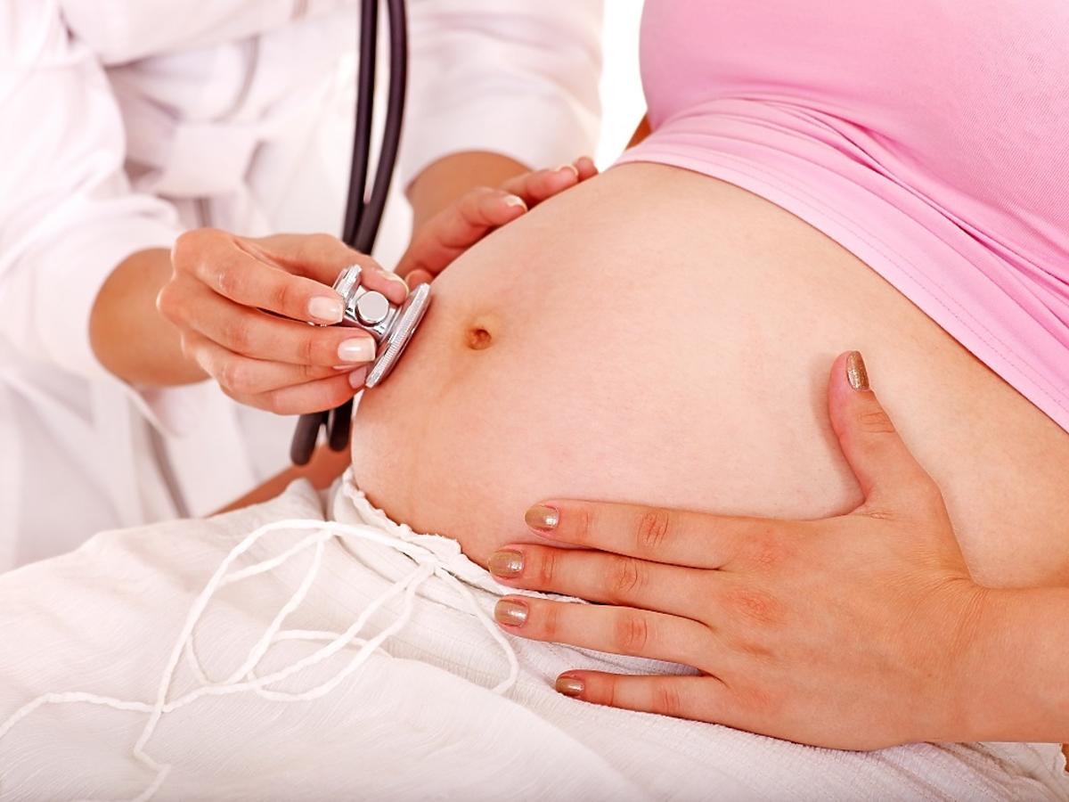 Kobieta w ciąży podczas badania