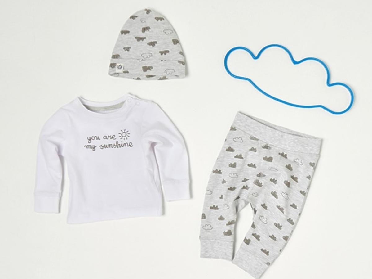 kolekcja Reserved Newborn - spodenki bluza i czapeczka dla niemowlaka.jpg