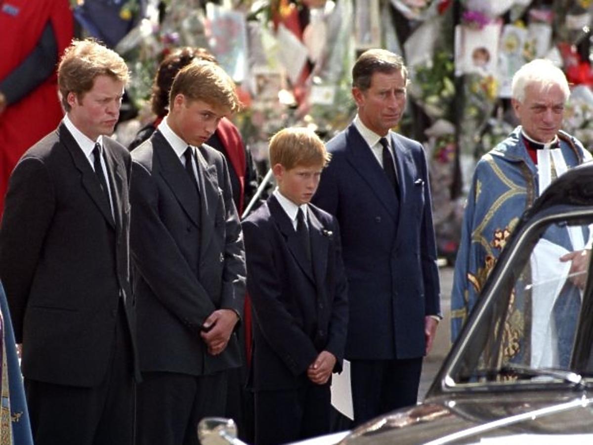 Książę William i książę Harry na pogrzebie księżnej Diany