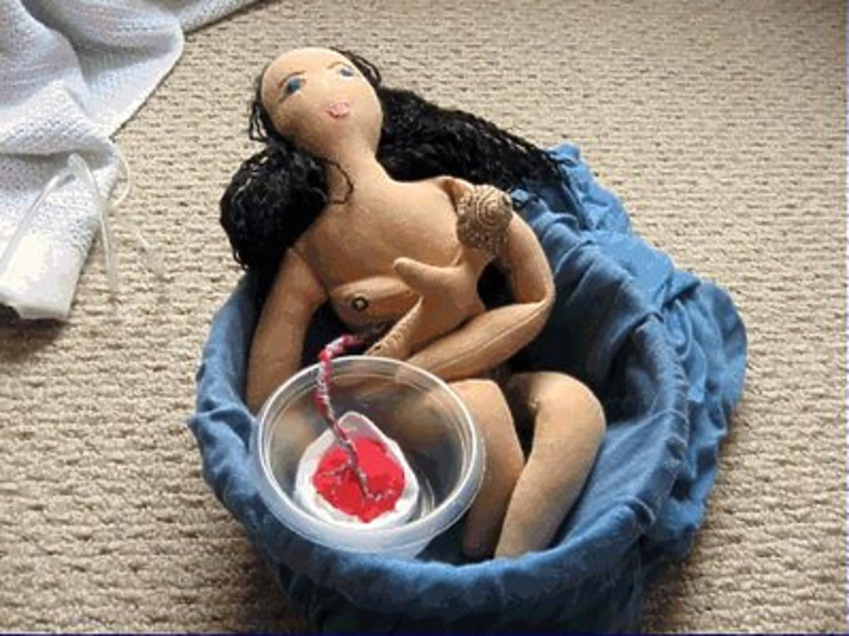 lalka porodowa, lalka w ciąży, dziwne gdżety dla dzieci, dziwne zabawki dla dzieci