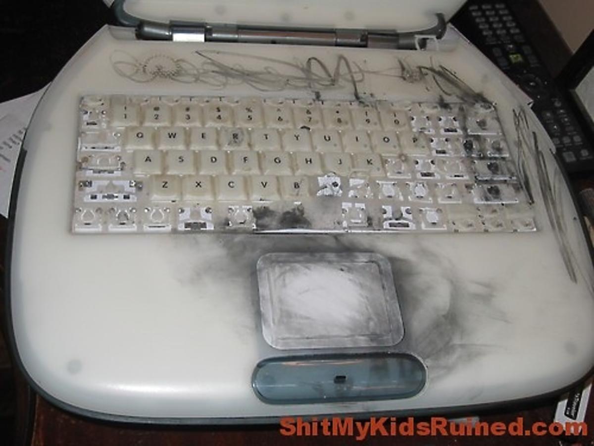 Zniszczony laptop