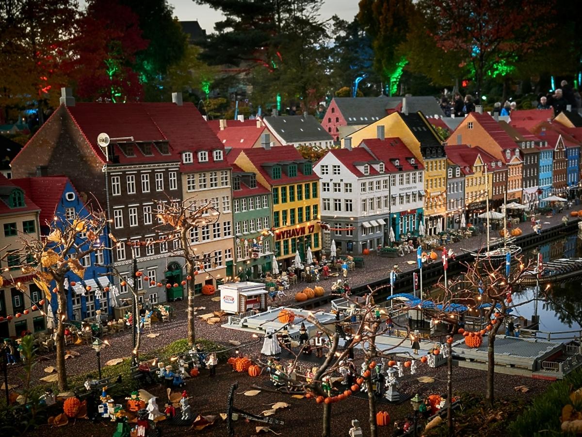 Legoland Halloween, miasteczko