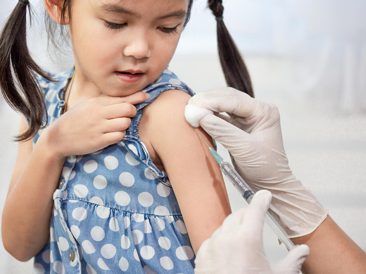 Lekarze chcą, by szczepionka przeciw koronawirusowi była testowana również na dzieciach