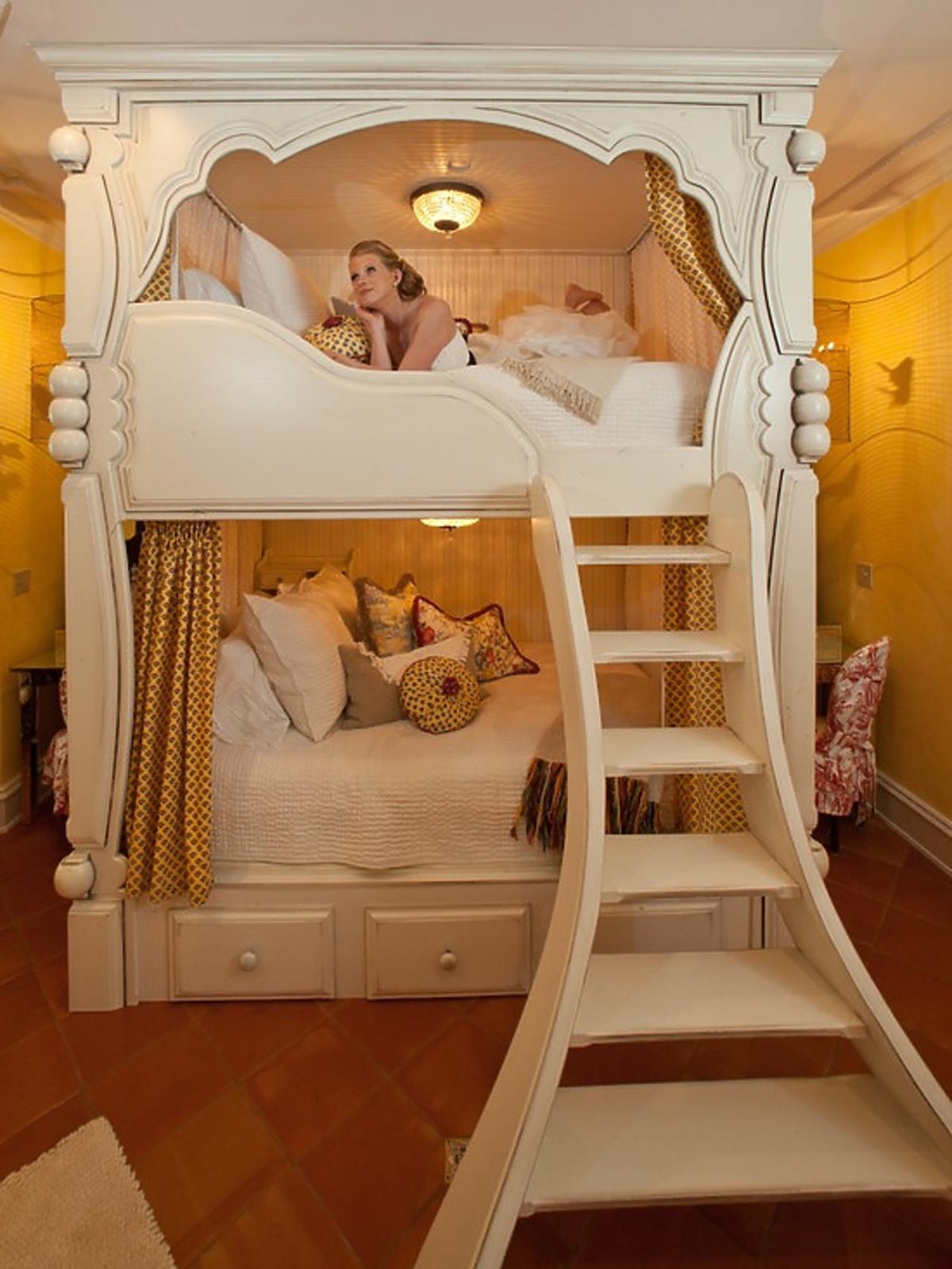 Łóżko piętrowe księżniczki