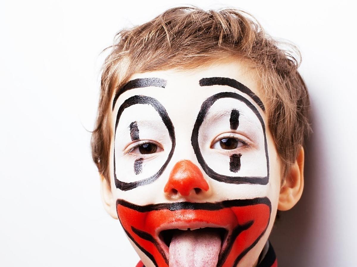 makijaż dla dziecka clown na halloween