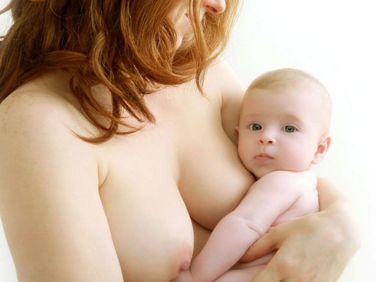 mama, niemowlę, karmienie piersią