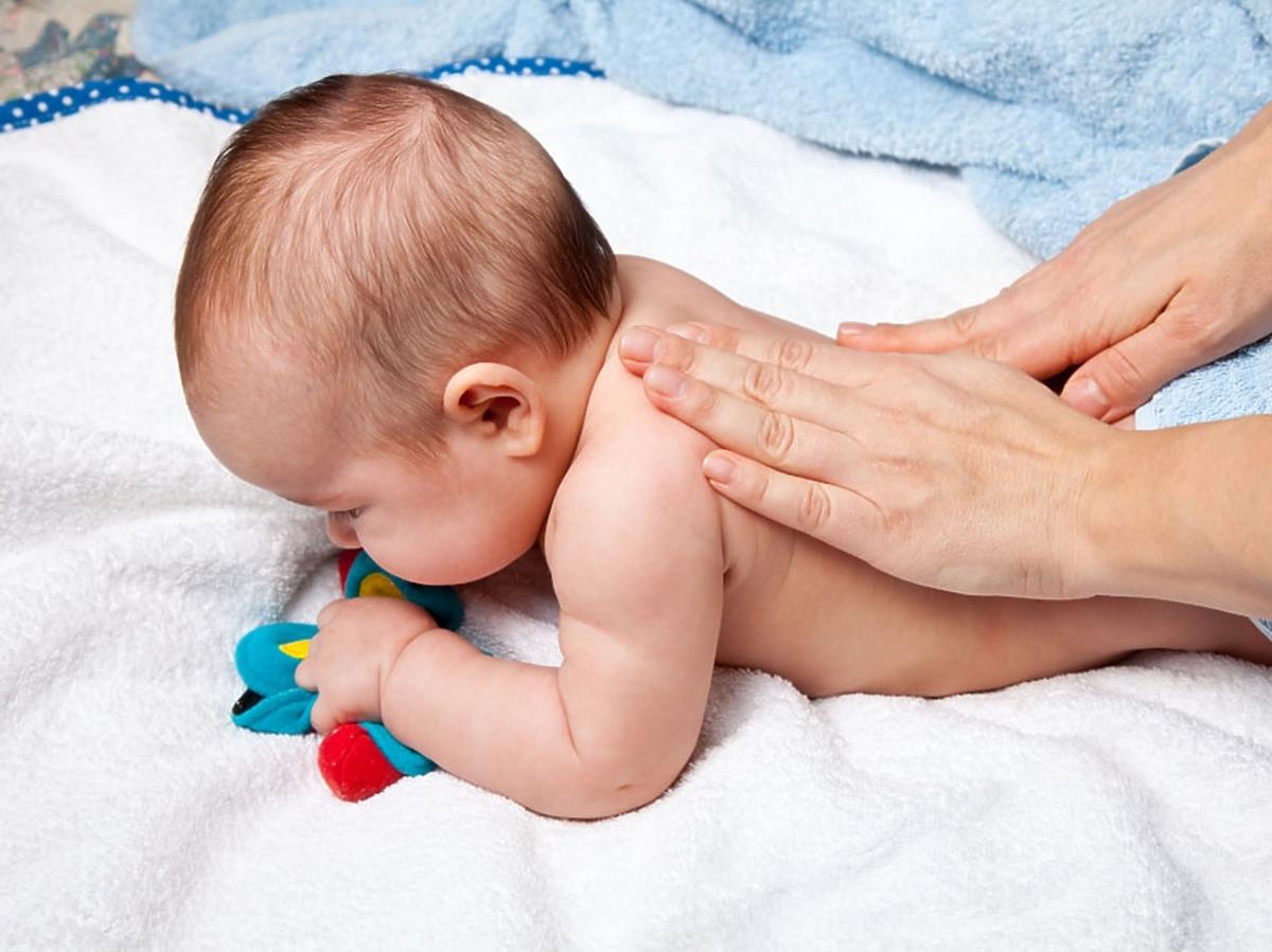 masaż niemowlaka