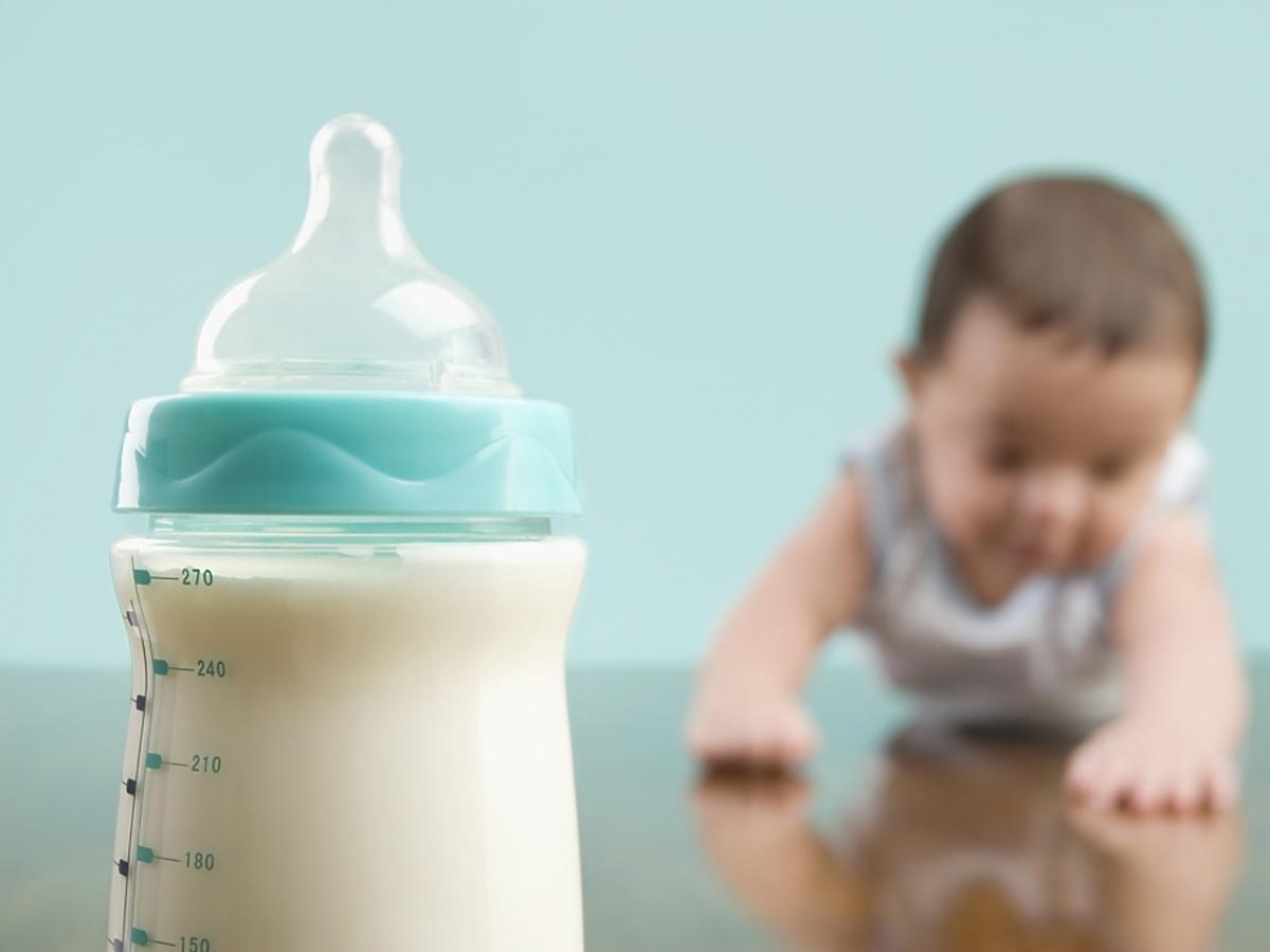 mleko dla niemowląt, karmienie butelką