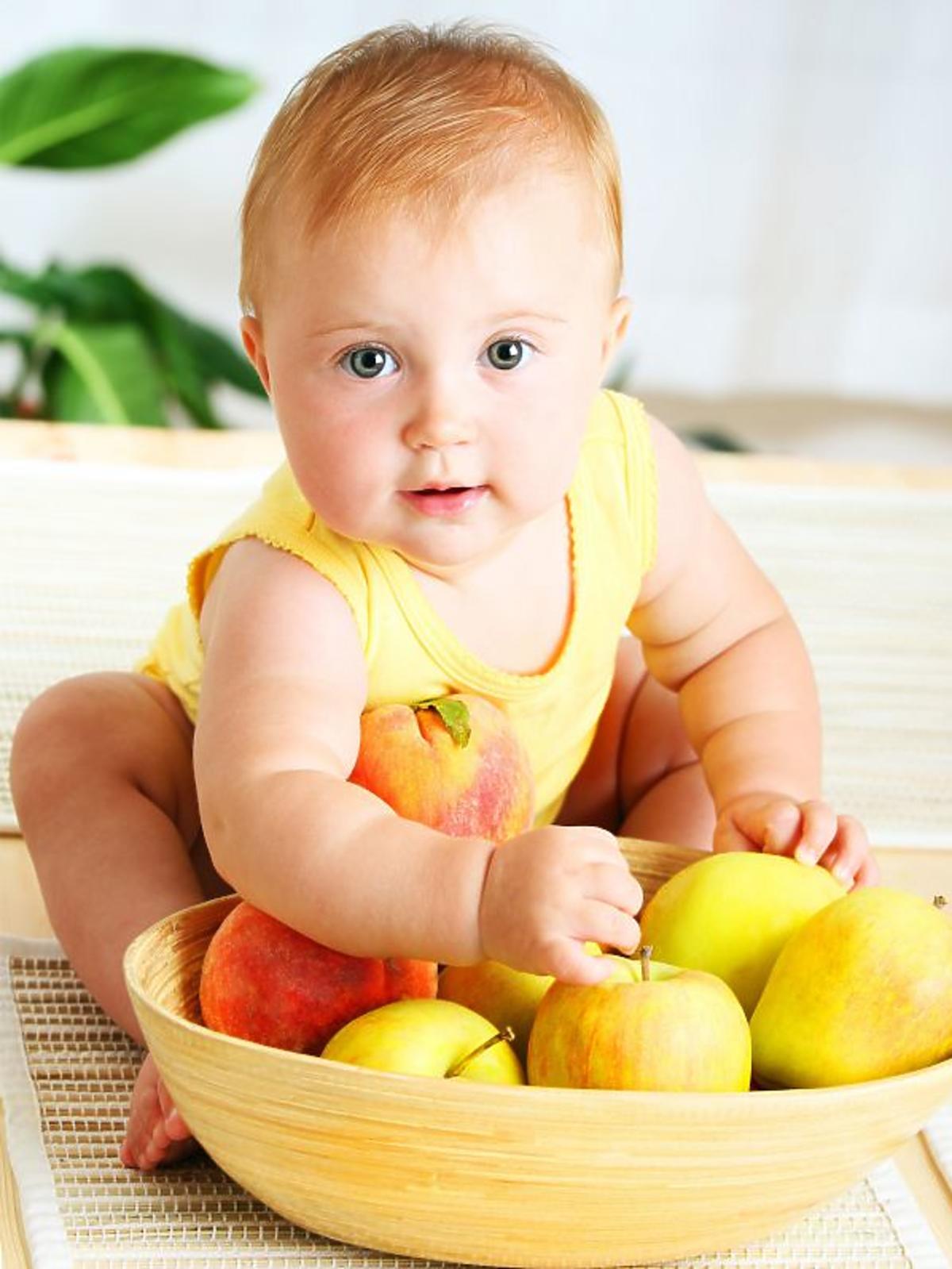 niemowlę, owoce, rozwój niemowlaka