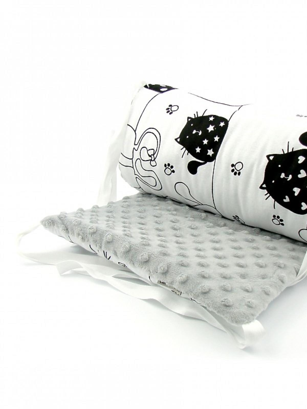 ochraniacz do łóżeczka czarno-biały rysunkowe koty